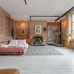 Industrial Open Plan Studio In Hackney